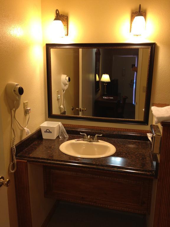 Park Avenue Inn & Suites วิกเตอร์วิลล์ ห้อง รูปภาพ